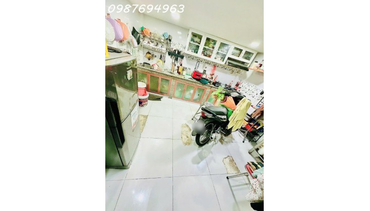 Q8 P4 PHẠM THẾ HIỂN 3PN GẦN CHỢ GẦN TRƯỜNG HỌC GẦN BV Q8 HẺM 3.5M THÔNG RA CAO LỖ 4.xT